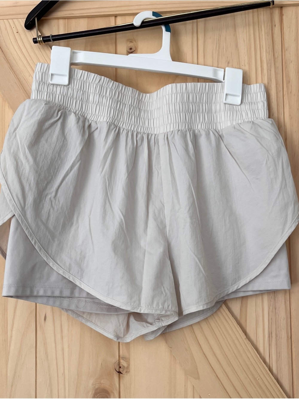 All in Motion Translucent Tulip Run Shorts 3.5” Women’s M Light Taupe Lined